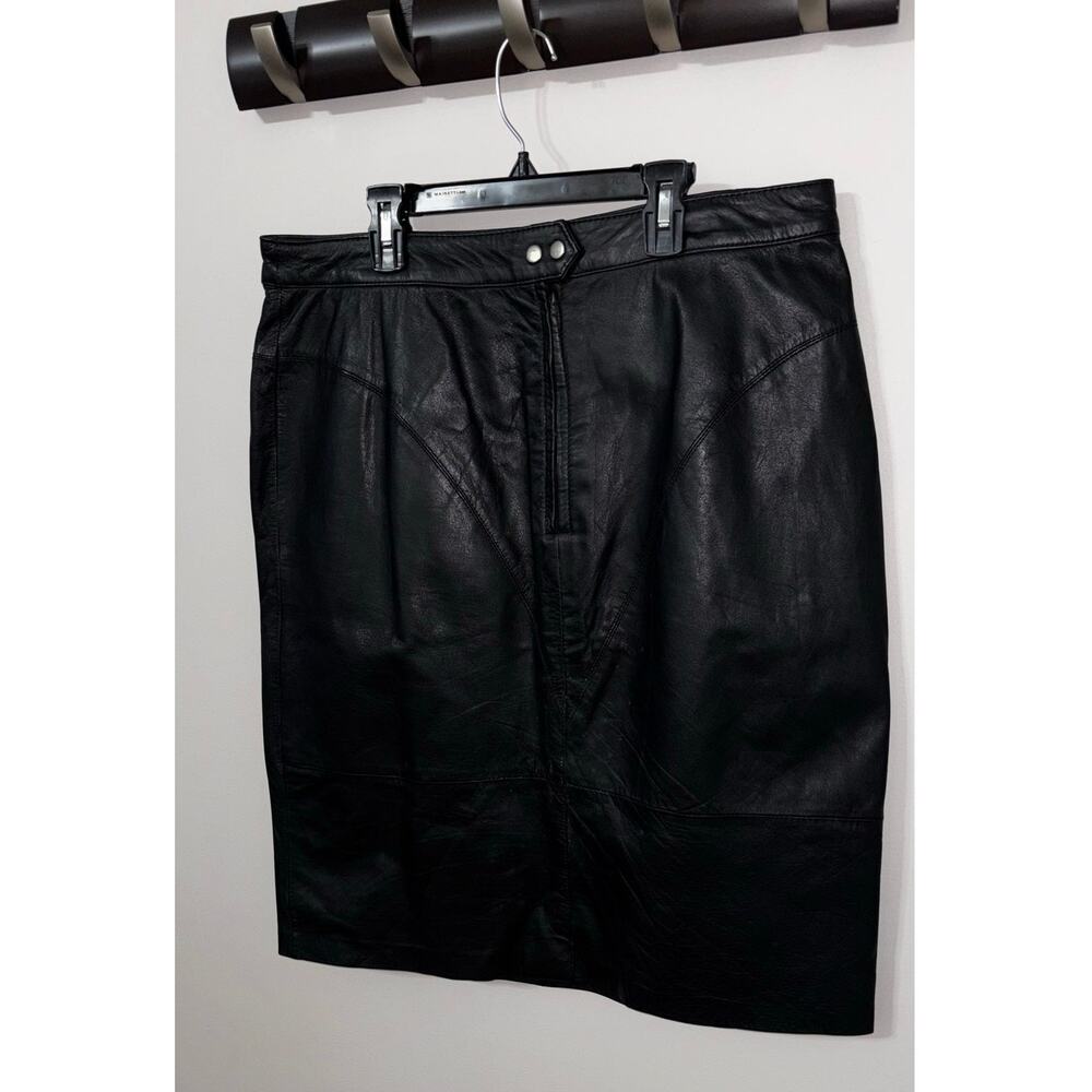 VINTAGE, 80's, Byrnes & Baker black real leather skirt, fully lined, size 18